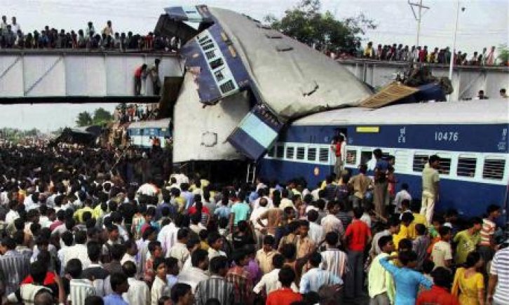 Tren kazasında 50 den fazla kişi öldü