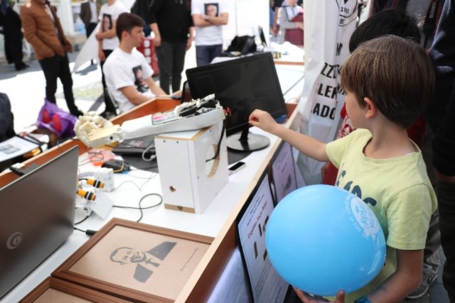 Lise öğrencisinden robot kol tasarımı