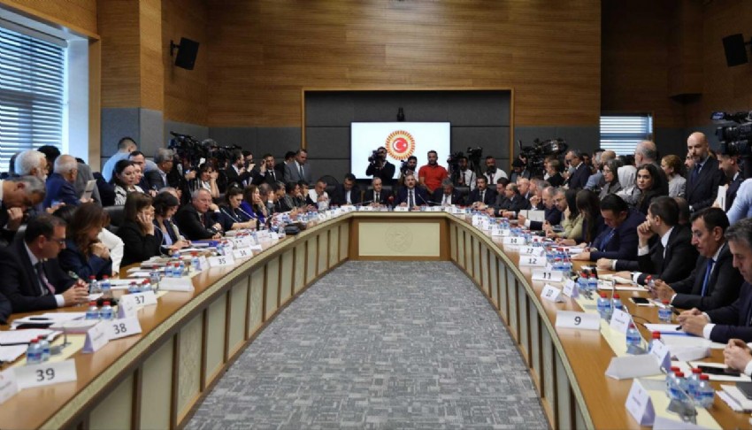 Ahmet Hakan yazd�: Tarihe �anla �erefle onurla ge�ecekler