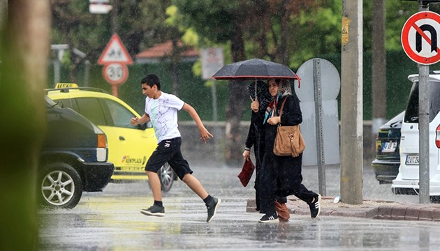 Sağanak yağış Konya da etkili oluyor!