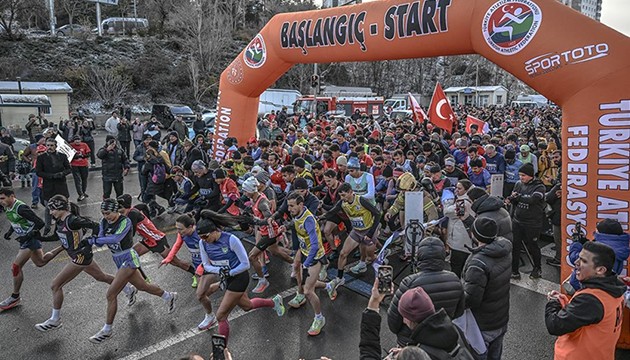 Atat�rk Ko�usu yap�ld�