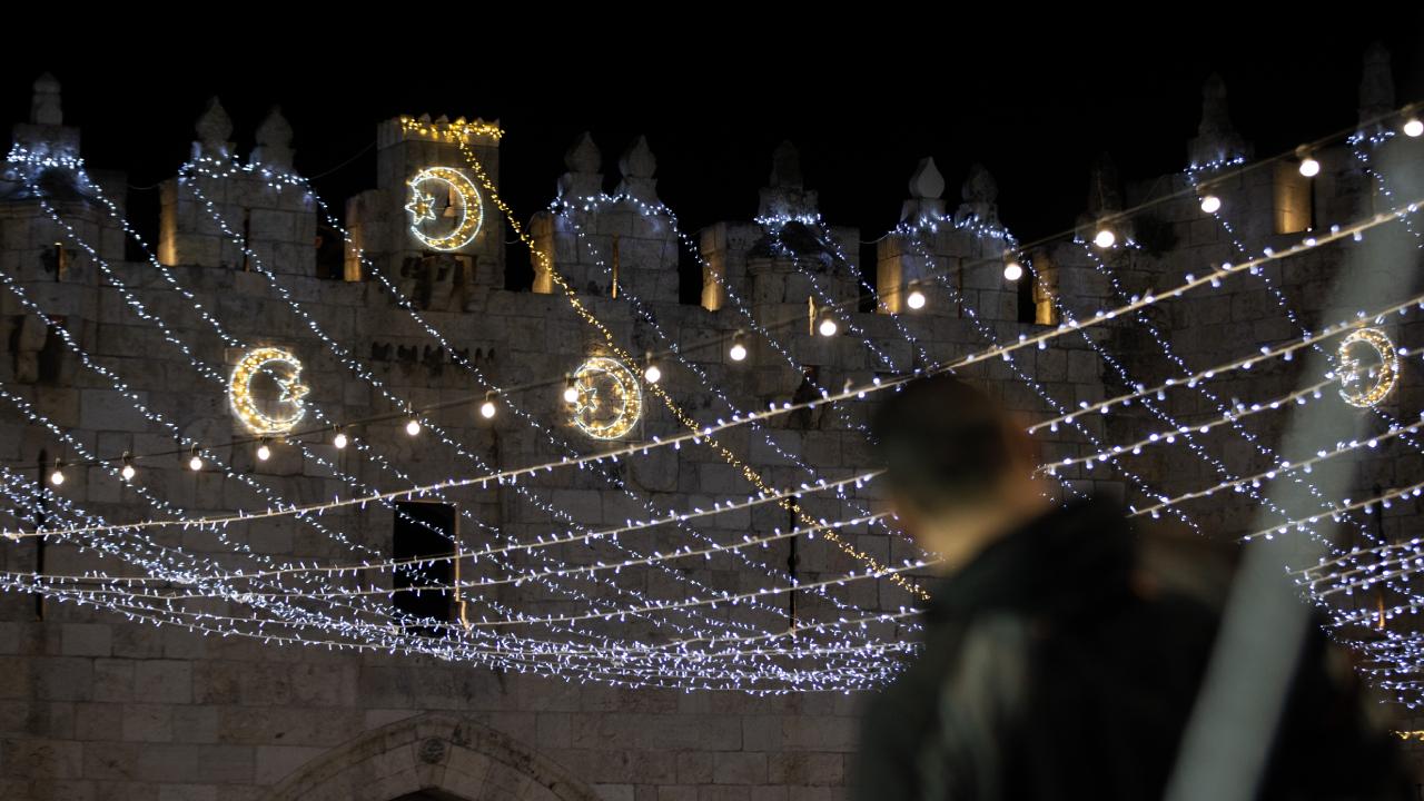 Arap ülkelerinin çoğu, ramazan ayının yarın başlayacağını duyurdu