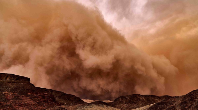 Suudi Arabistan da kum fırtınası hayatı felç etti!