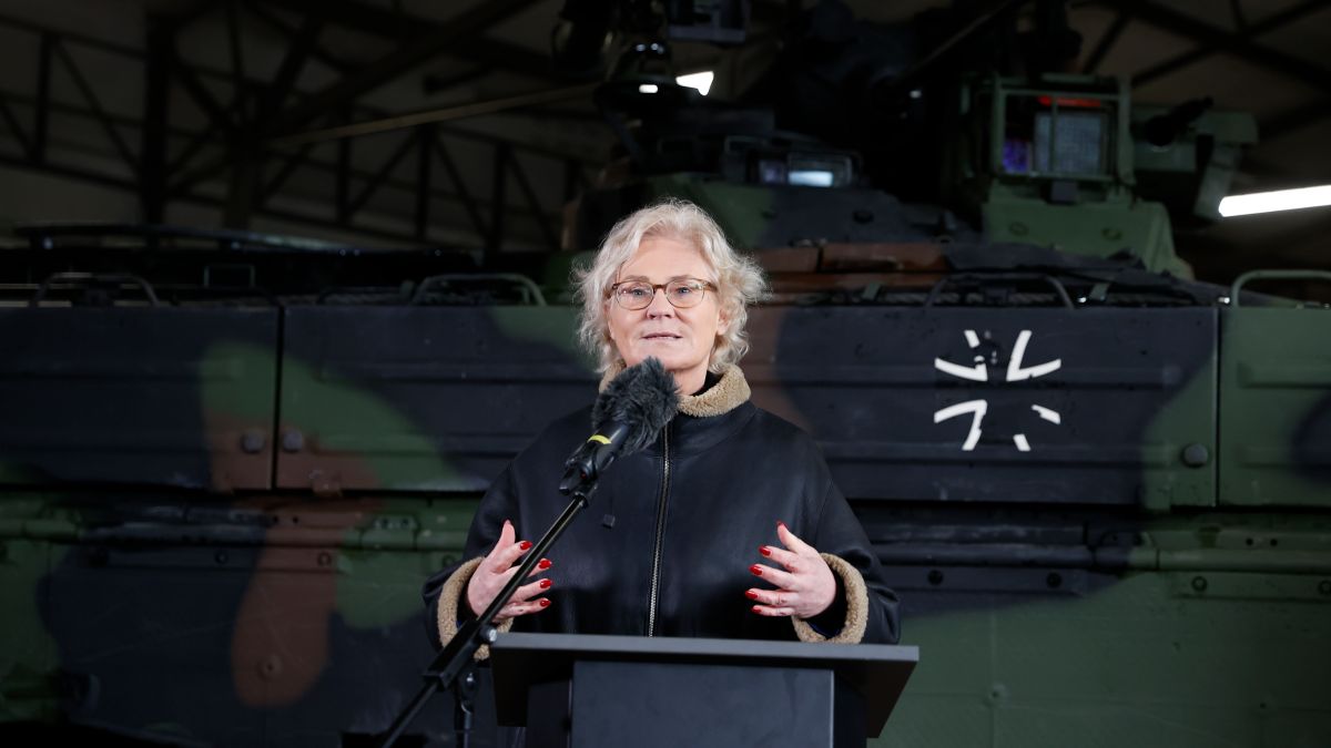 Yılbaşı konuşması tepki çekmişti: Almanya Savunma Bakanı istifa etti