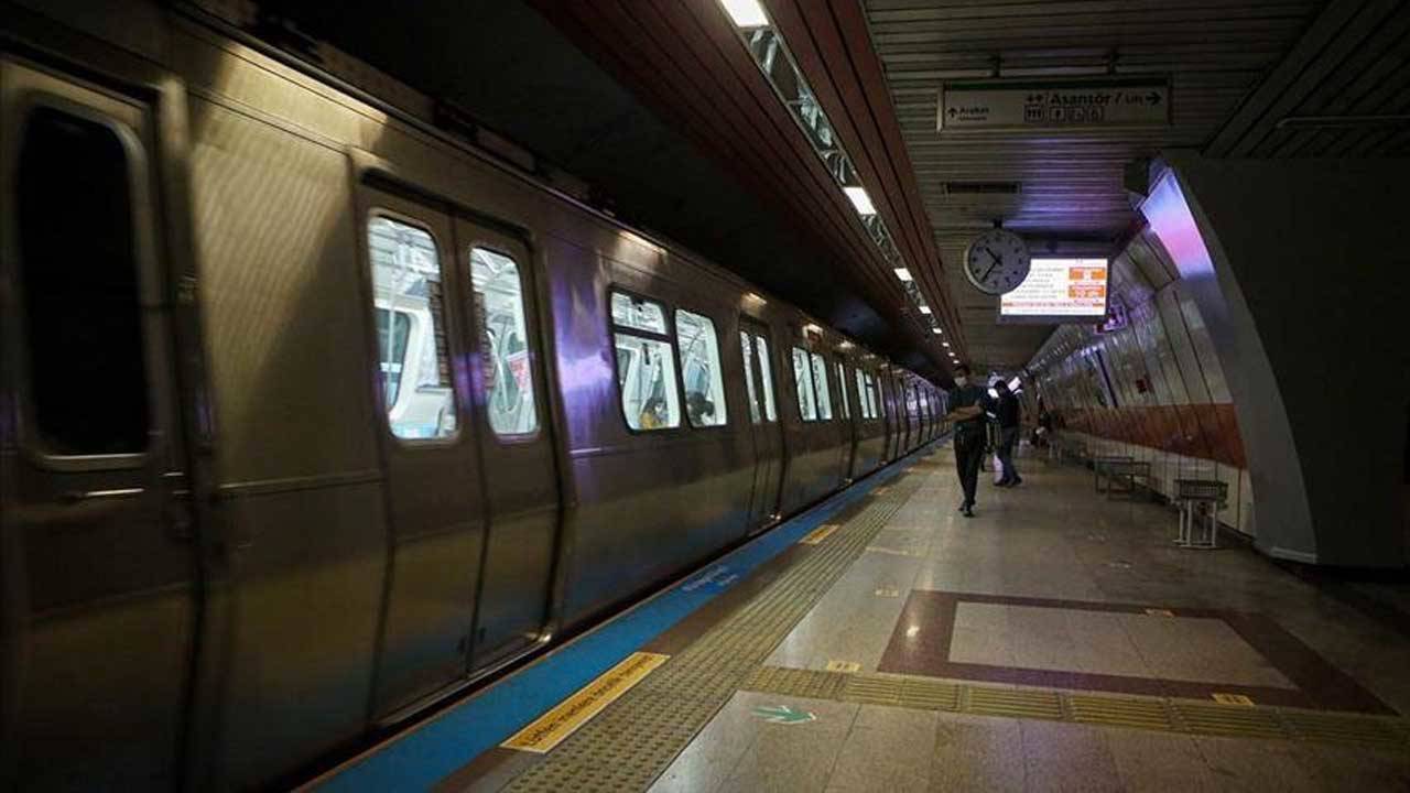Metro durağında bir kişi intihar etti