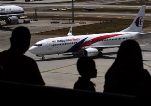 Malezya uçağının düşme anı görüntüleri paylaşıldı!