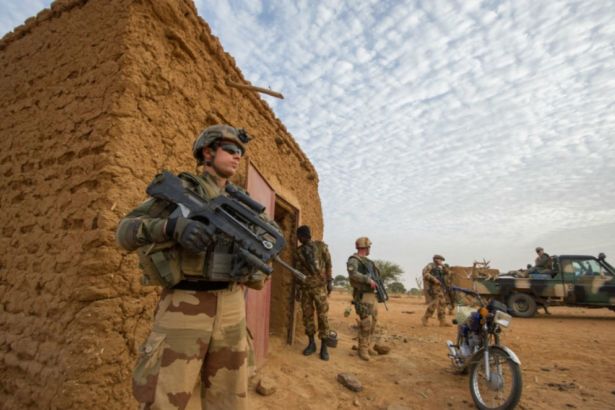 Mali de askeri kampa saldırı: 14 ölü