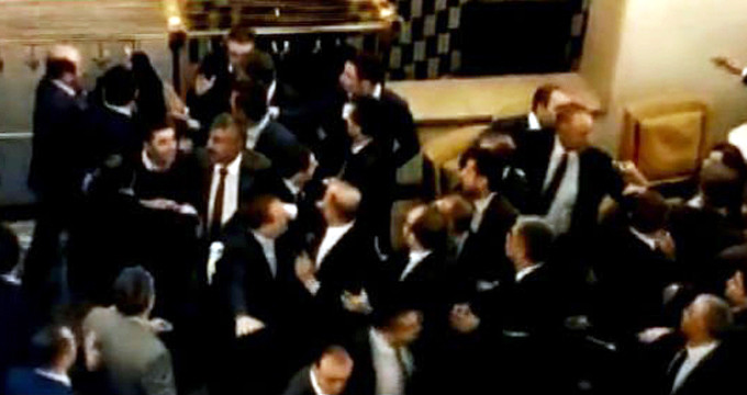 CHP ve MHP mecliste kavga etti
