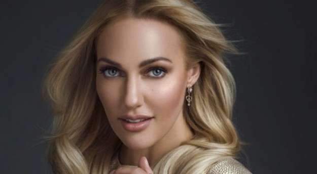 Meryem Uzerli uçakta fenalaştı