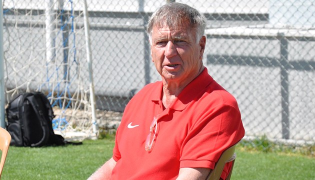 A Milli Tak�m'�n eski teknik direkt�r�nden ac� haber