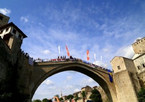 Mostar Köprüsü nde atlama yarışları yapıldı!