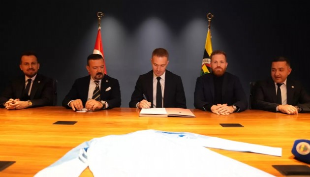 Mert G�nok 10 y�l sonra Fenerbah�e'ye geri d�nd�