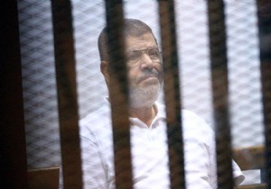 Muhammed Mursi nin casusluk davası yine ertelendi!