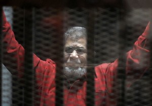Mursi nin duruşması ertelendi!