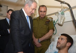 Netanyahu dan yaralı askerleri hastanede ziyaret etti!