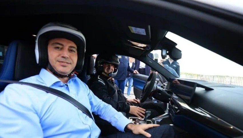 Bakan Bak, Formula 1 �ncesi test s�r��� yapt�