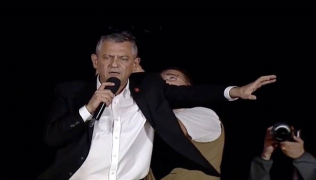 �zg�r �zel: 'F�zeyi NATO engellemese b�y�k bir facia olacakt�'