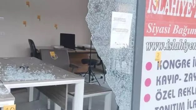 Yerel gazetenin ofisi kurşunlandı