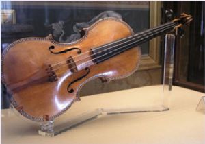 İngiltere de Kayıp Stradivarius Kemanı Bulundu!