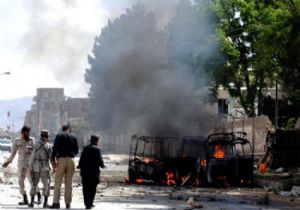 Pakistan da yolcu otobüsünde patlama! 7 ölü, 11 yaralı!