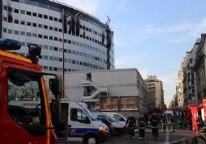 Paris’te kamu radyoları binasında yangın çıktı!