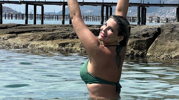 93 kilo vererek bambaşka biri olan Pelin Öztekin, peş peşe bikinili pozlarını paylaştı