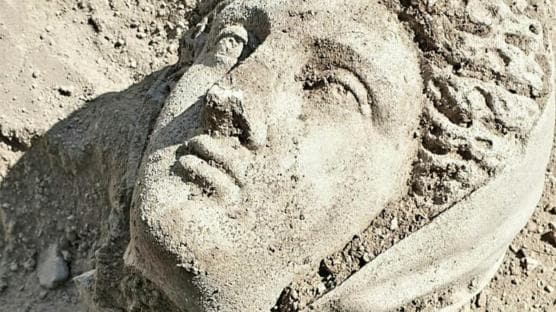 Perge Antik Kenti nde 1700 yıllık kadın heykeli bulundu
