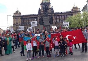 Ermeni iddiaları Prag da protesto edildi!