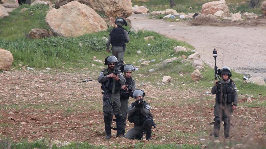 Ramallah ta İsrail askerleri bir Filistinliyi yaraladı