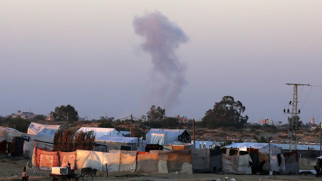 İsrail in Refah kentinde bir eve düzenlediği hava saldırısında 2 sivil öldü