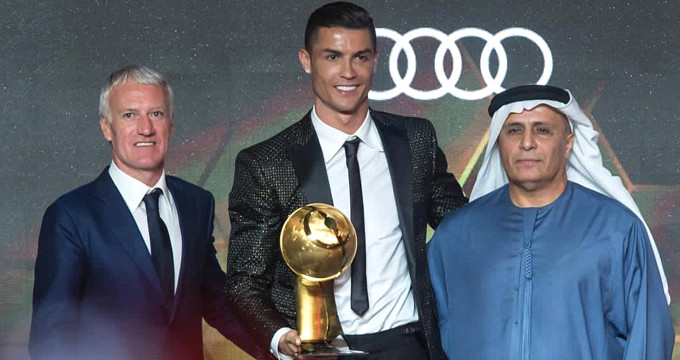 Ronaldo 2019 un ilk ödülünü aldı