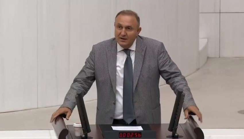 �Y� Partili �mer Karaka� istifa etti
