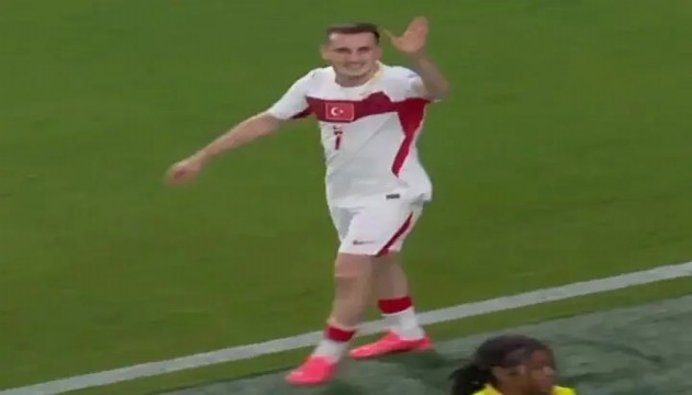 Kerem Akt�rko�lu'ndan skandal hareket