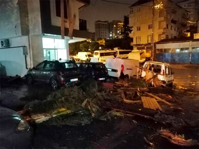 Sağanak yağış İstanbul u vurdu
