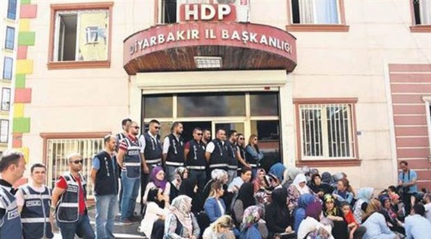 Teröristlerin bilgileri HDP binasından çıktı