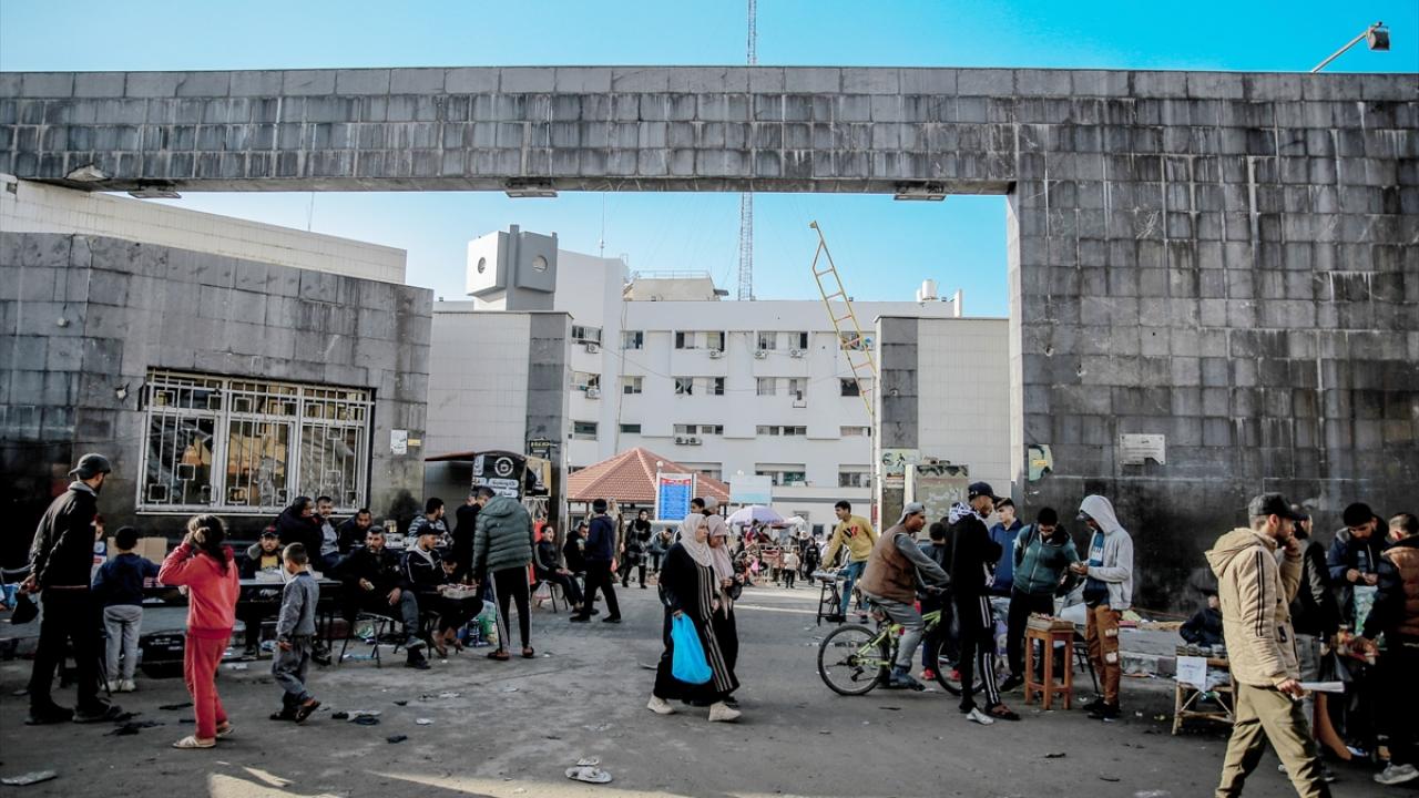  İsrail ordusu, Şifa Hastanesinin pek çok binasını bombaladı 
