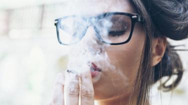 Sigara içmek  görme kaybı riskini artırıyor 