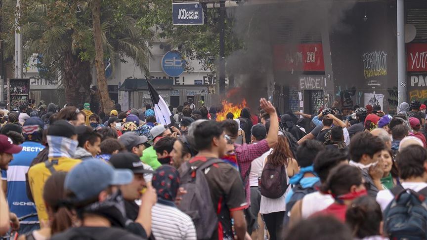 Şili de protestolar sürüyor