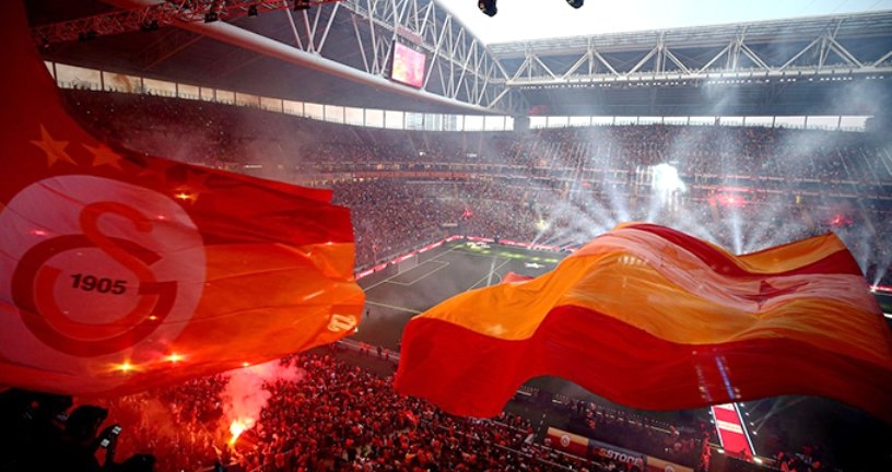 Galatasaray taraftarından Sinan ve Diagne ye tepki