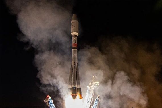 SpaceX rakibi OneWeB in uydularını fırlattı