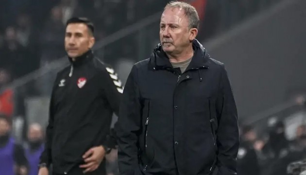 Sergen Yal��n: 'Rakip kaleci yerden kalkmad�, bu i�leri iyi ��renmi�'