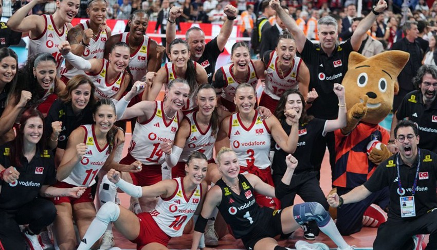 Avrupa �ampiyonu Filenin Sultanlar� man�etlerde | Spor man�etleri