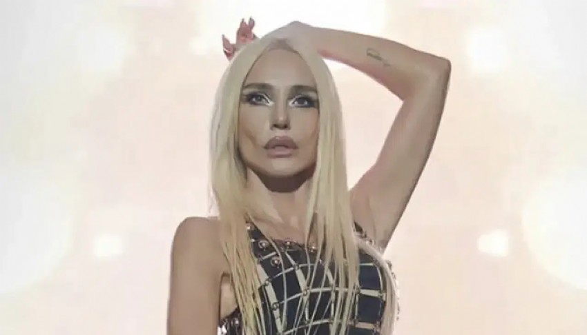 G�l�en'in f�nd�k mesaisi bitti! Bikinisini giyip tatilin yolunu tuttu!