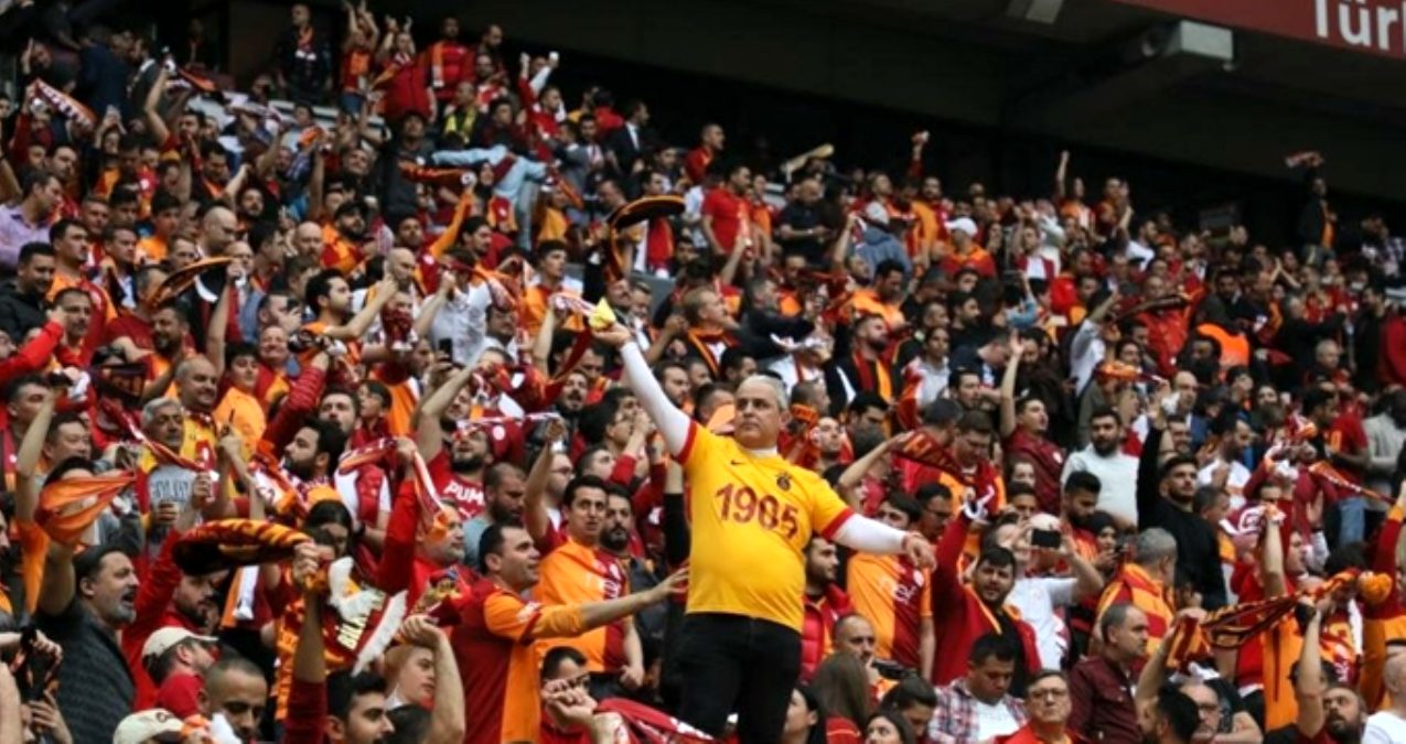 Taraftardan Galatasaray ın forma sponsoruna tepki