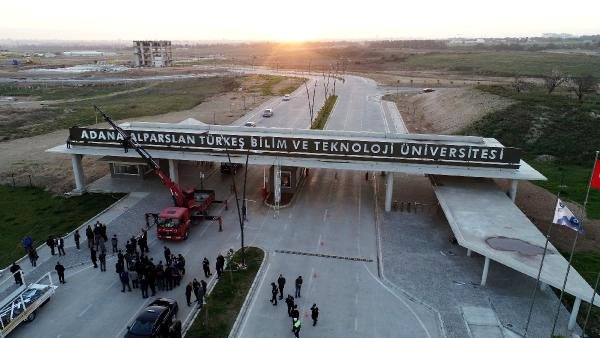 Adana Alparslan Türkeş Bilim ve Teknoloji Üniversitesinin tabelası asıldı