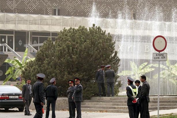 Tacikistan’da IŞİD’li mahkumlardan isyan: 32 ölü