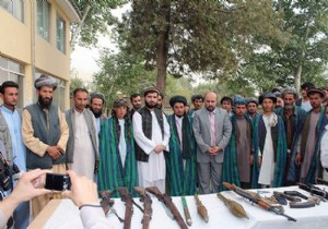 Taliban üyesi 60 kişi silah bıraktı! Afganistan da...