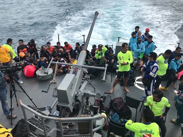 Turist taşıyan tekne devrildi: 21 ölü