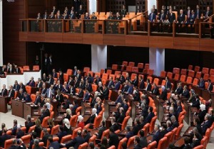 Yeni Şafak yazarı: AK Parti, parlamentoda kan kaybedebilir