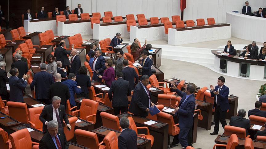 CHP ve HDP Genel Kurul salonunu terk etti
